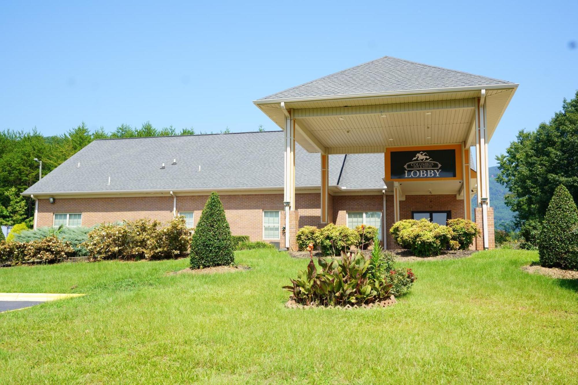 Columbus Inn And Suites Exterior photo